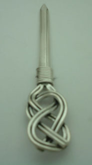 Letter opener of double interlaced wire