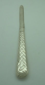 Letter opener of engraved braid