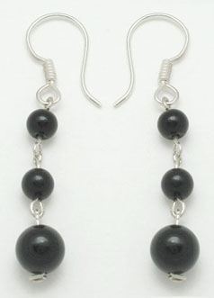 Earrings in chain with three black stones