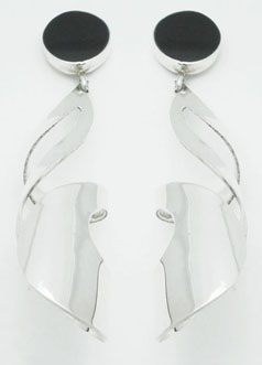 Earrings locks with black resin