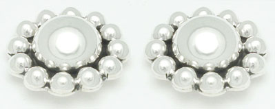Ball earrings with spheres