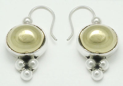 Average earrings sphere of brass