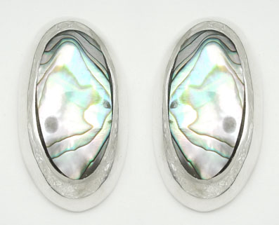 Earrings oval with shell
