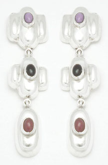 Earrings of avioncitos and an oval with biceles of stone
