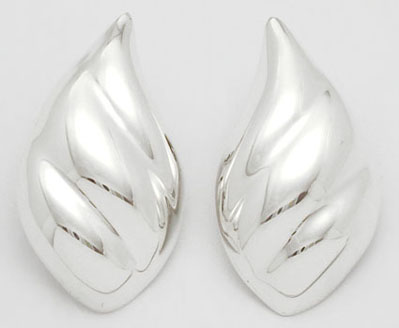 Drop earrings with embedded lines