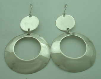 Disk earrings with medium smooth pendant earring