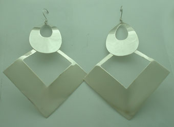 Drop earrings with smooth rhomb