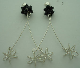 Earrings flowers crossed with swarovski black