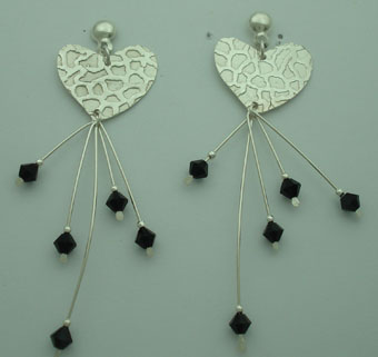 Earrings heart hammered with swarovski black pendants