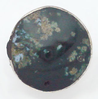 Button of round turquoise