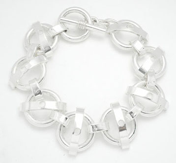 Bracelet circle with crossed arch