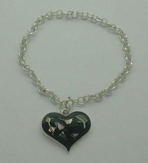 Chain bracelet with heart of black resin