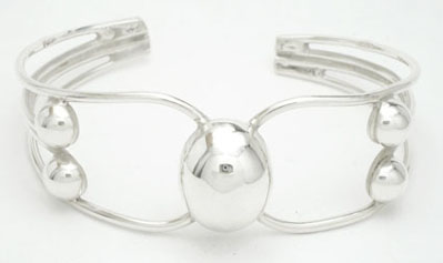 Bracelet with averages spheres of thin  tube