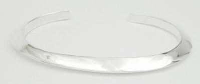 Bracelet elevated smooth  tube