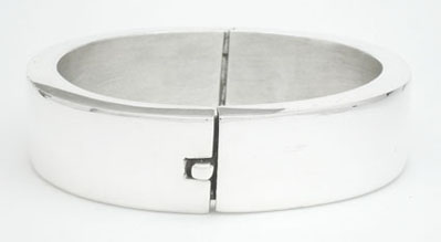 Bracelet forms oval boarded