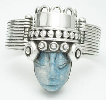 Bracelet head of malachite with Egyptian crown