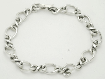 Bracelet type chain with ring of 8
