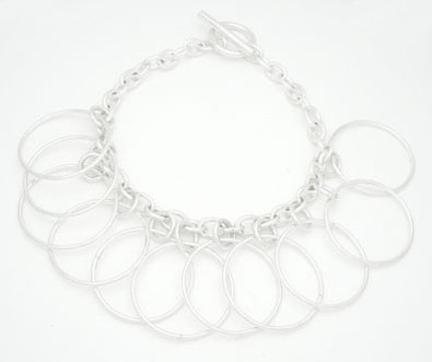 Bracelet chain with smooth hoops