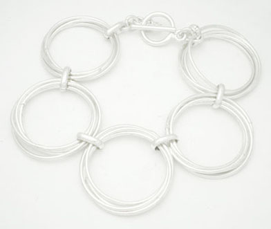 Bracelet of 5 hoops and 4 inserted ones