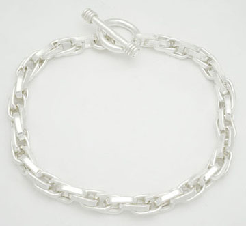 Bracelet of linked oval rings