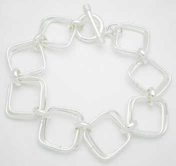 Bracelet of hoops squared in rings flattened