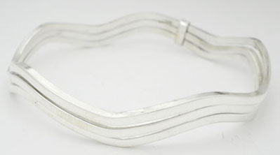 Bracelet of 3 wavy hoops of square  tube