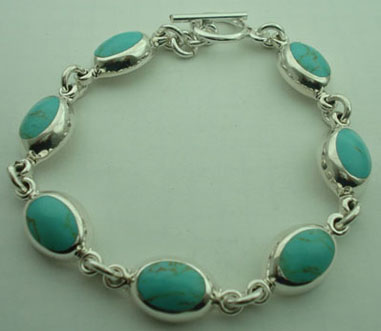 Bracelet of ovals of turquoise quitman