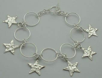 Bracelet of rings and six hammered stars