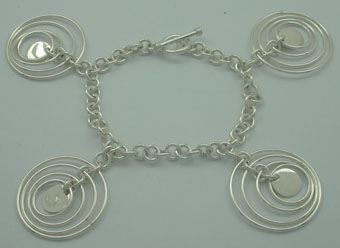Bracelet of 4 hoops and a smooth circle