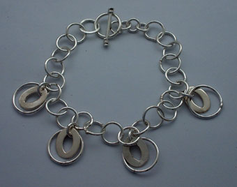 Bracelet of 4 smooth ovals inside rings