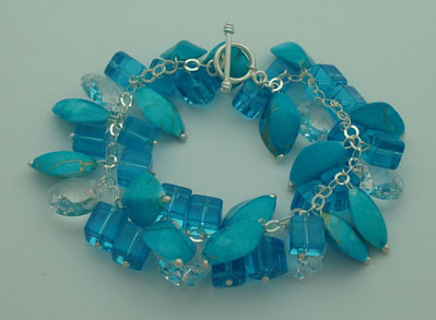Bracelet of shell and blue crystal turquoise