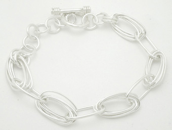 Bracelet of interlaced ovals
