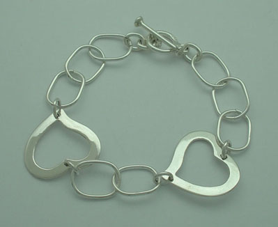 Bracelet with 2 smooth soaked hearts and squares