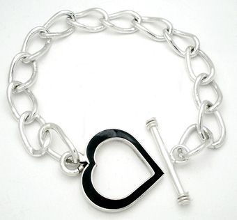 Bracelet of links of heart and onyx with arrow