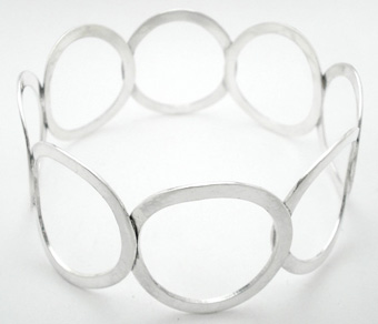 Bracelet of hammered hoops