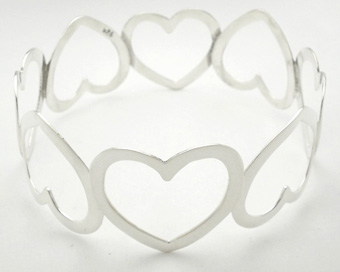 Bracelet of smooth inverted hearts