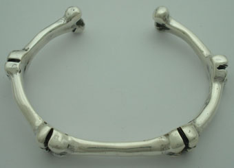 Bracelet type small bones