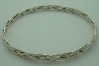 Bracelet of braided hoop of wire