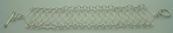Bracelet of rhombs of interleaved wire