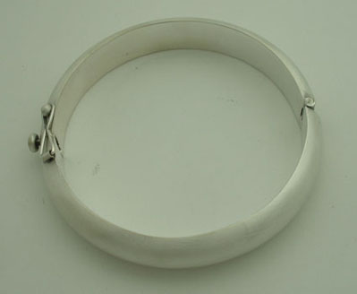 Bracelet matedo smoothed with brooch of 8