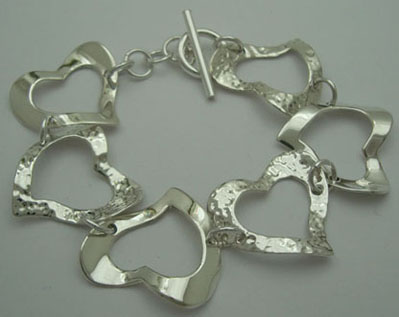 Bracelet of smooth and hammered heart