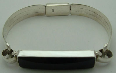 Bracelet of triple line with black glass