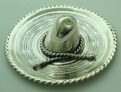 Cenicero de sombrero con grecas y cordón