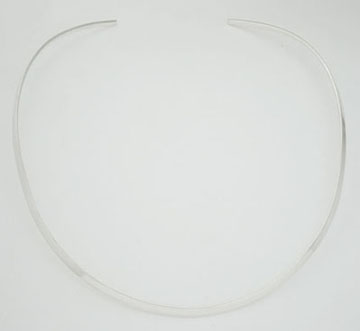 Smooth flat thin wide oval Neckless