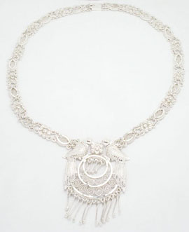 Filigree necklace with 2 pigeons and ovals with curl
