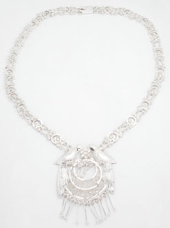 Necklace 58 cm of filigree with 2 pigeons and curl