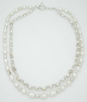 Necklace of white pearls with ovals