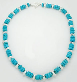 Necklace of round turquoises with spheres smoothed