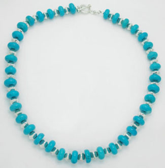 Necklace of round turquoises with spheres in rhomb