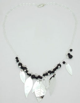 Necklace of white pearls with leafs